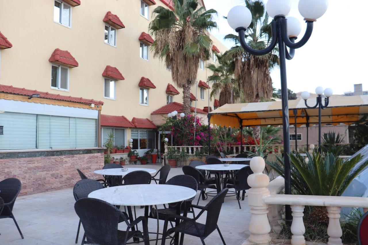 Amra Palace International Hotel Wadi Musa Exterior foto