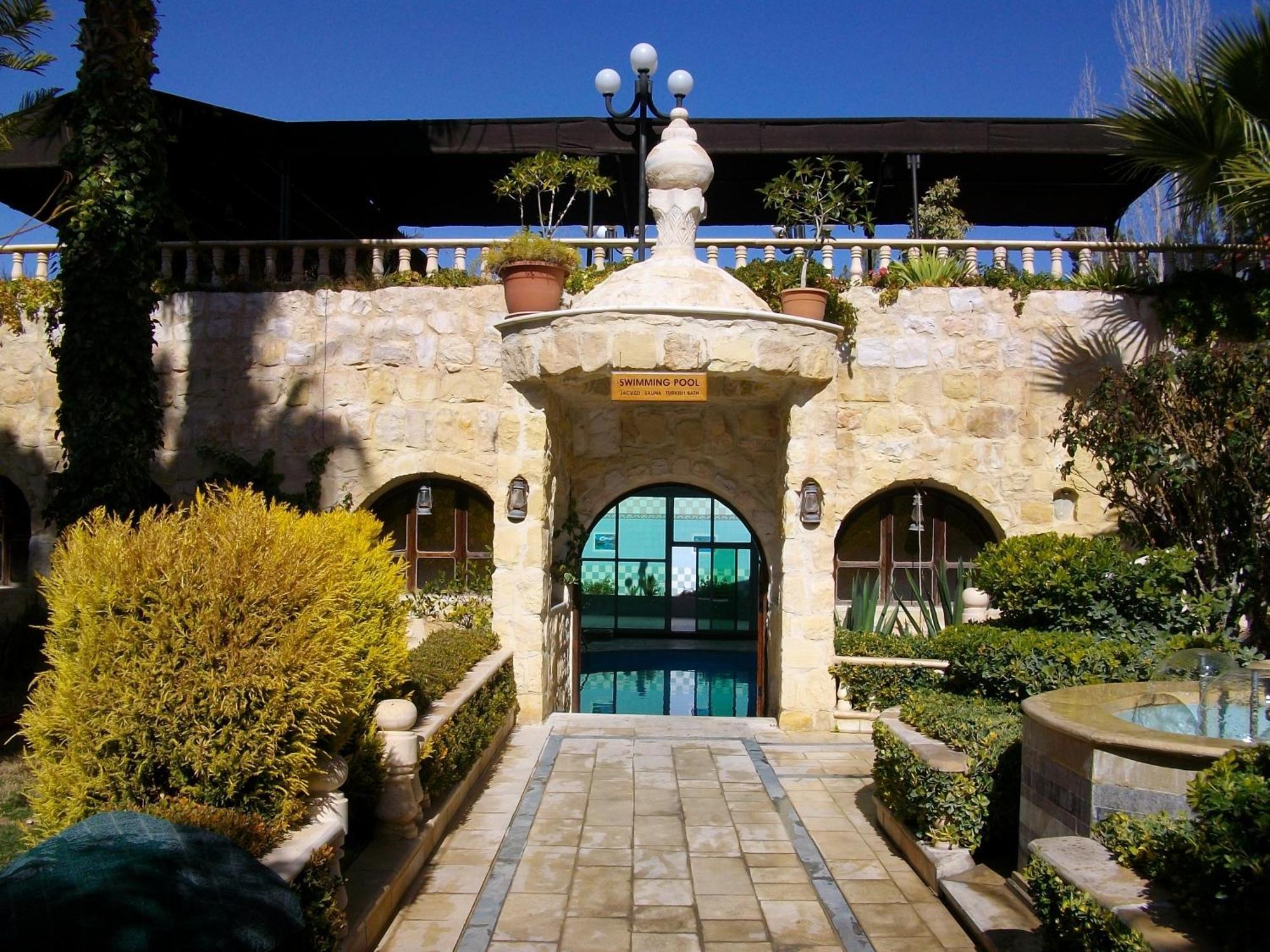 Amra Palace International Hotel Wadi Musa Exterior foto